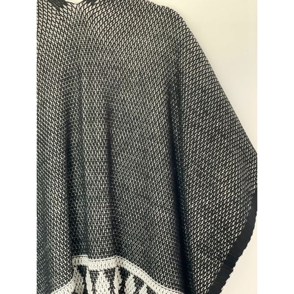 Sam Edelman Boho Southwestern Knit Sweater Poncho Size Small Oversized E111 - Picture 7 of 16